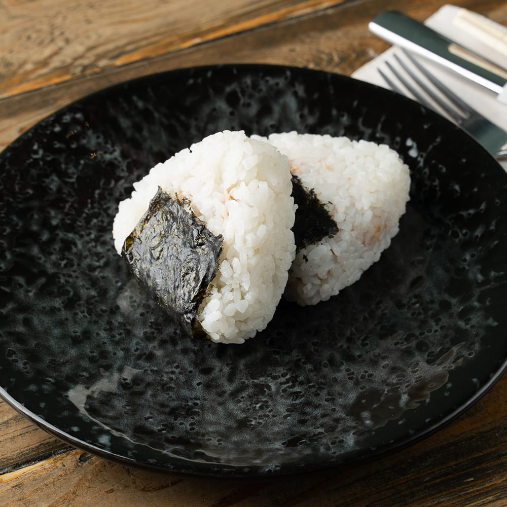 https://cdn.welcome-dostavka.ru/uploads/2024/12/18/onigiri-6762ad142aed7078872901.jpg