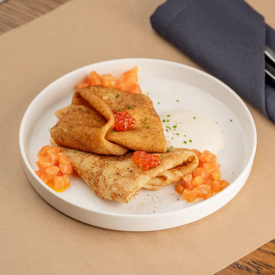 Ресторан Вино и Мясо: Блины с семгой и красной икрой
