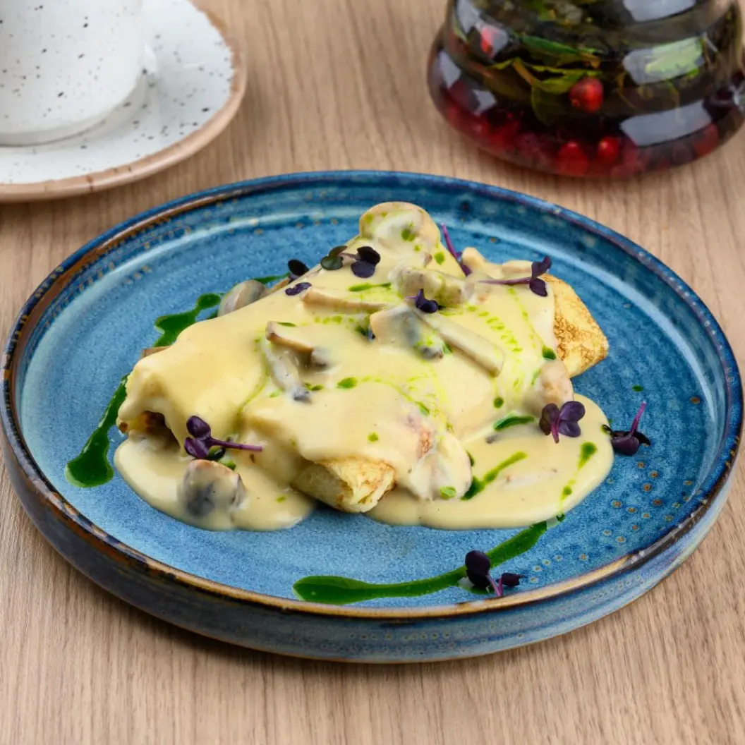 Кофейня Кофе Семь: Блины с мясной начинкой и сливочно-грибным соусом