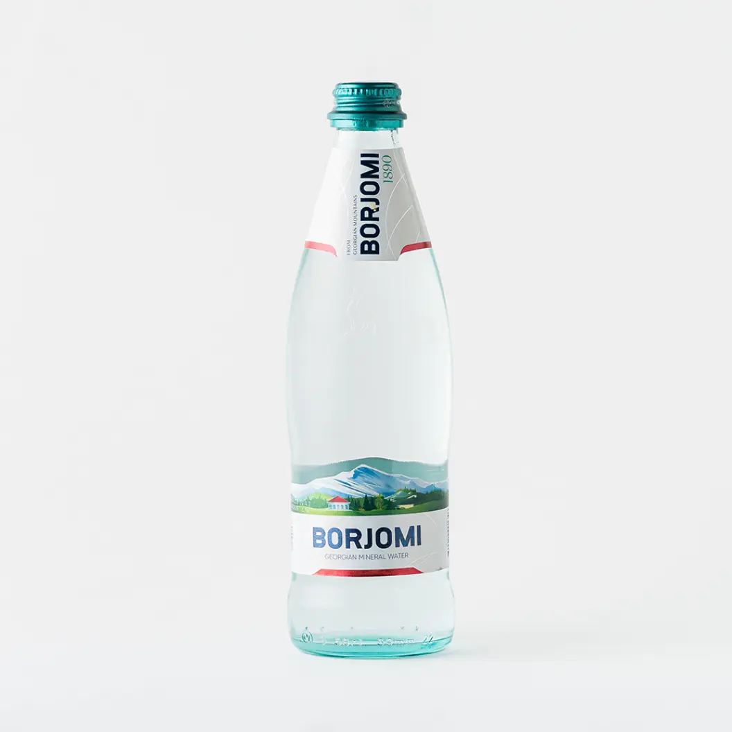 Нино играет в домино: Боржоми