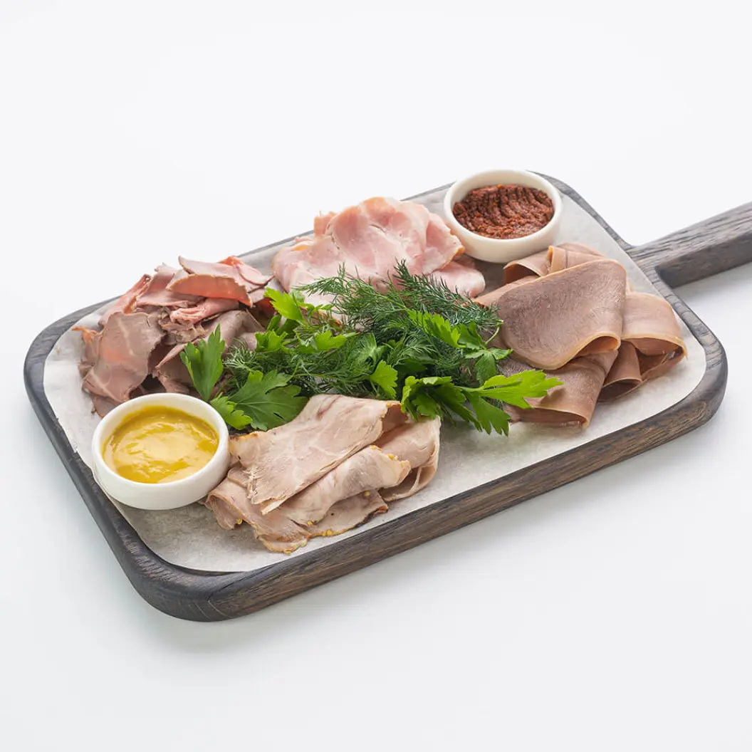 Нино играет в домино: Мясная тарелка