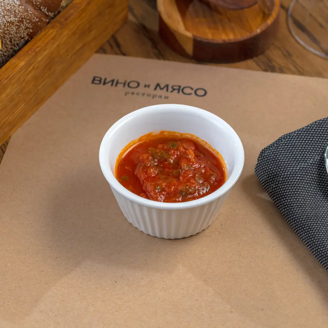 Ресторан Вино и Мясо: Соус томатный с кинзой