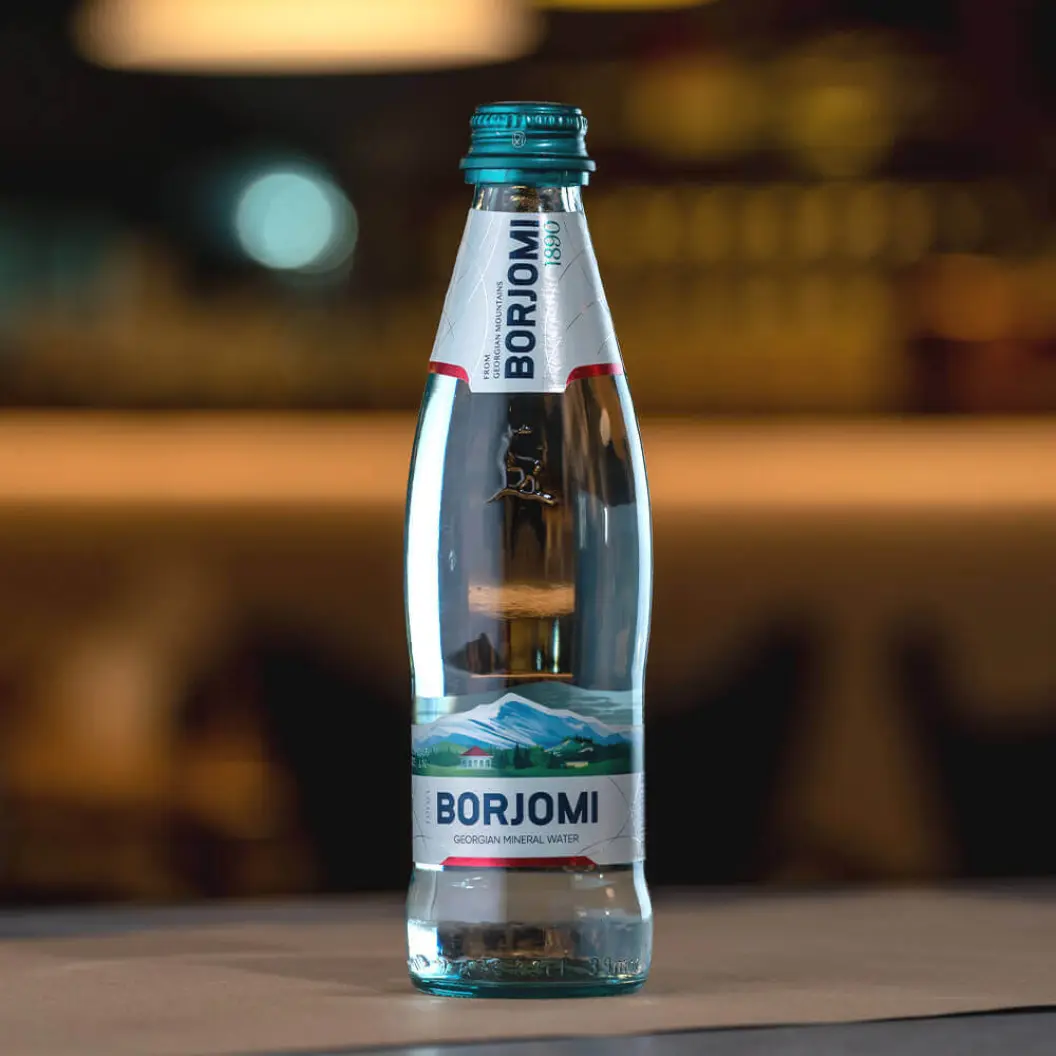 Ресторан Вино и Мясо: Минеральная вода Borjomi