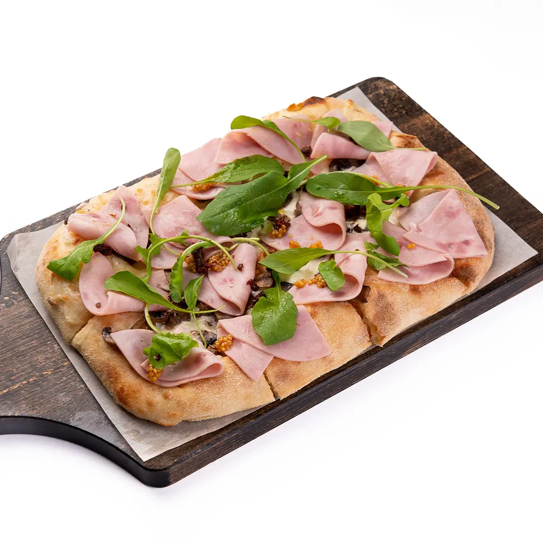 Пряный Кролик: Пицца с ветчиной, моцареллой и шампиньонами