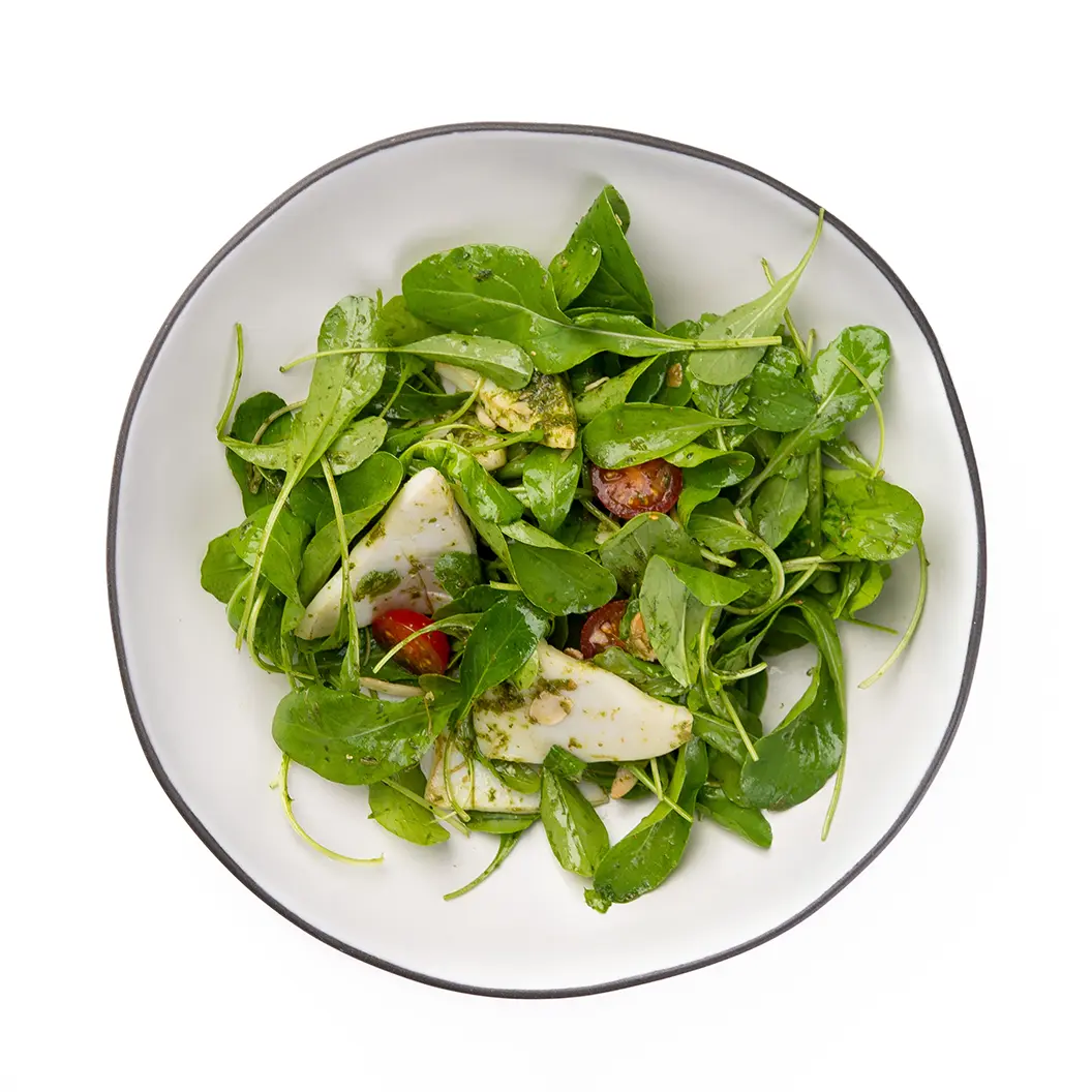 Пряный Кролик: Салат с кальмаром, рукколой и соусом песто из эстрагона