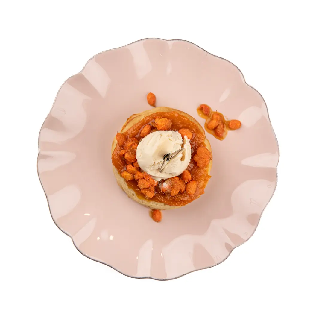 Пряный Кролик: Табани с облепиховым курдом и кофейным джелато