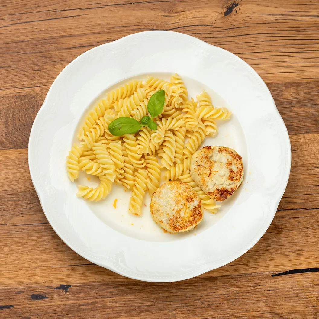 Сыр Бор: Биточки из судака с фузилли и сливочным маслом