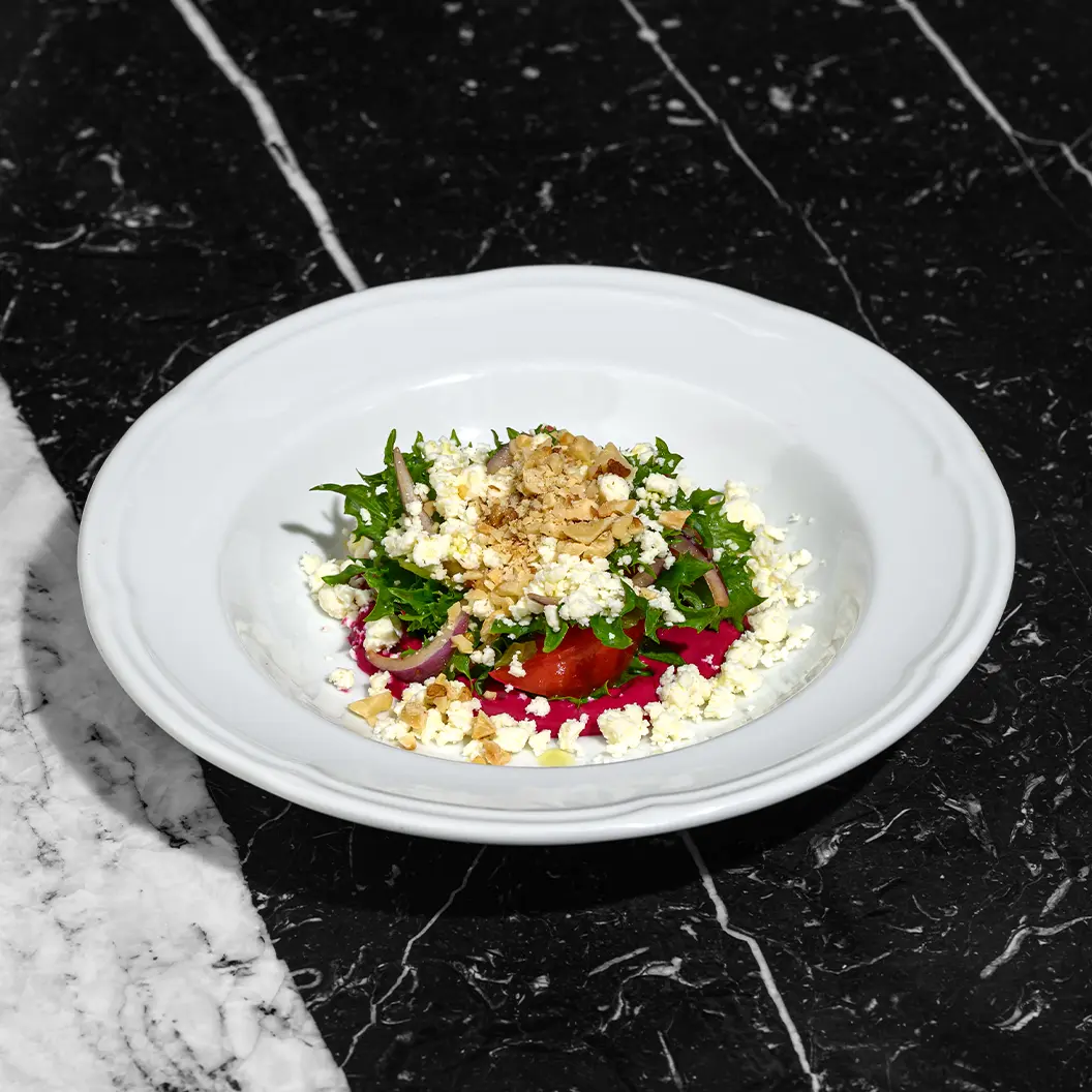 Пижоны: Салат с овощами и свекольным кремом