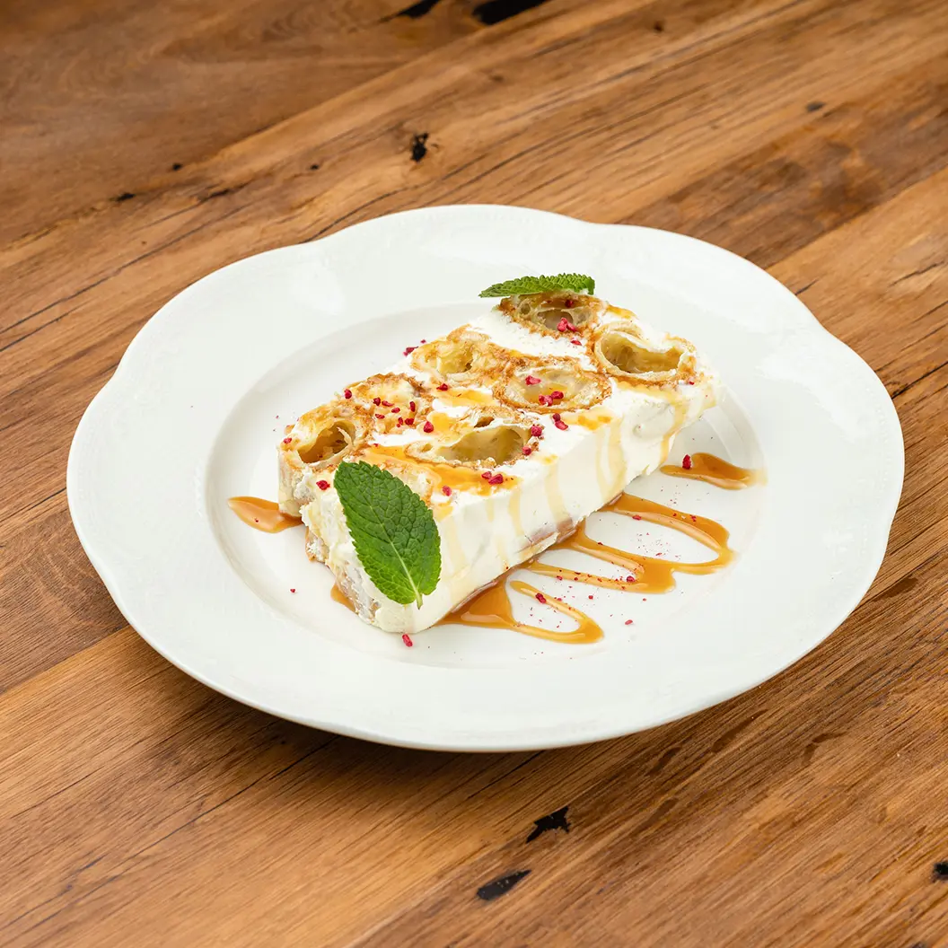 Сыр Бор: Лесные дровишки в сметанном креме с солёной карамелью