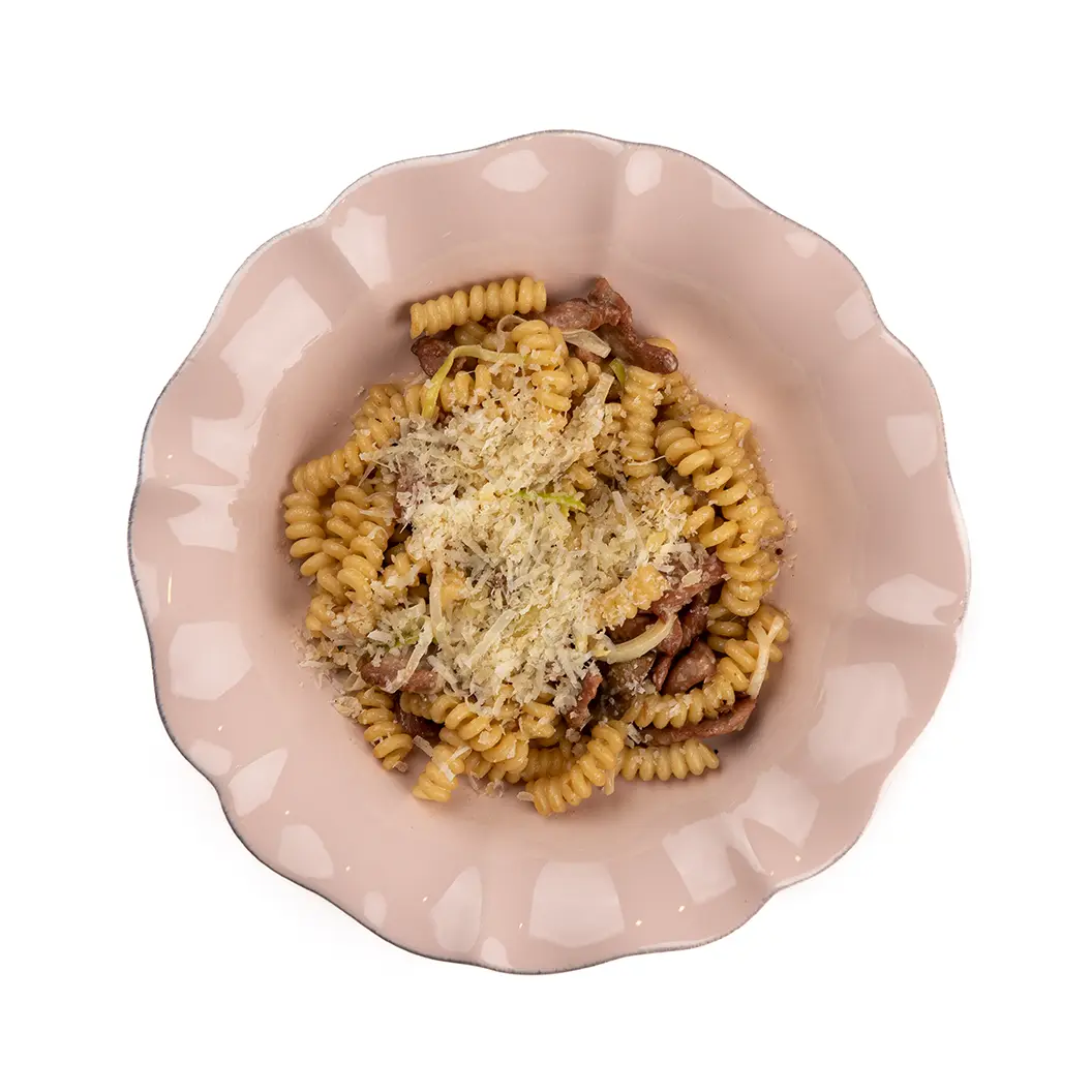 Пряный Кролик: Фузилли с утиным филе, шампиньонами и твердым сыром