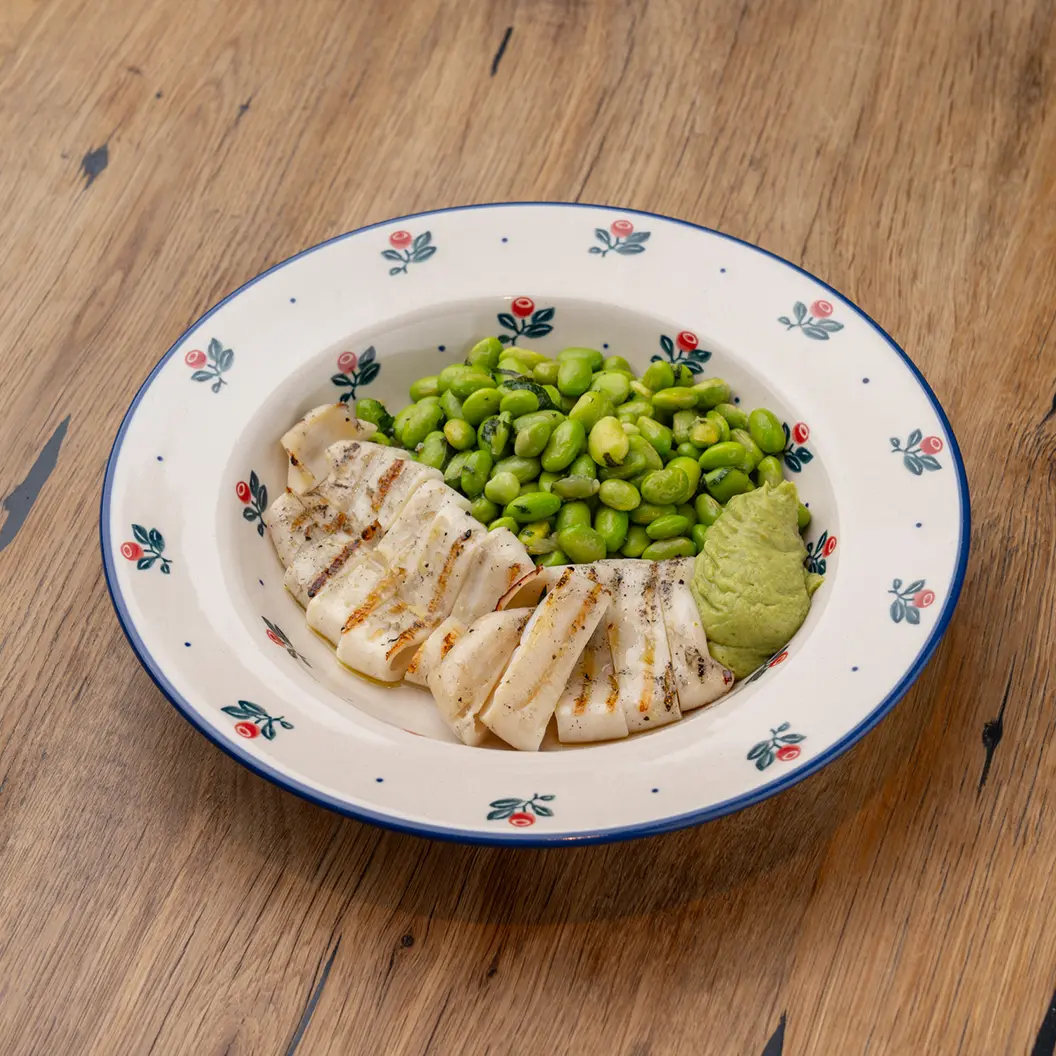 Сыр Бор: Командорский кальмар с бобами, мятой и гуакамоле