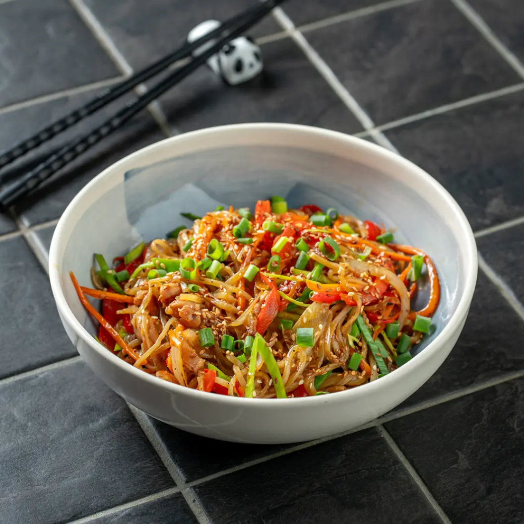 MINBO: Лапша с курицей и соусом терияки