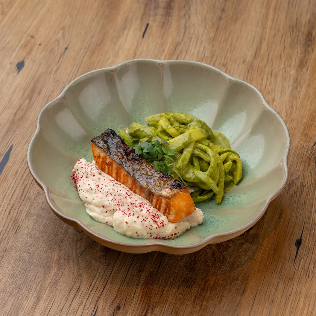 Сыр Бор: Стейк из лосося со спагетти из цукини