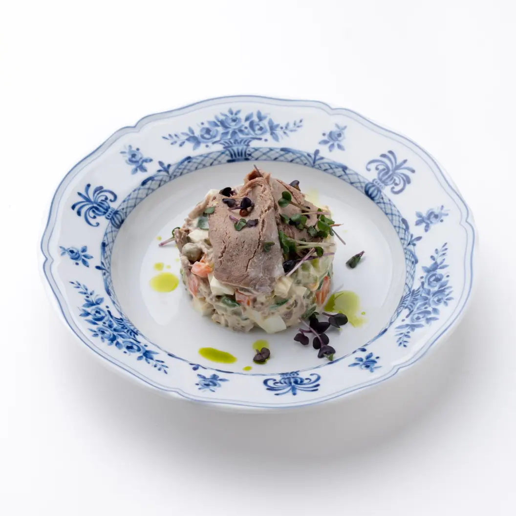 Нино играет в домино: Оливье с языком