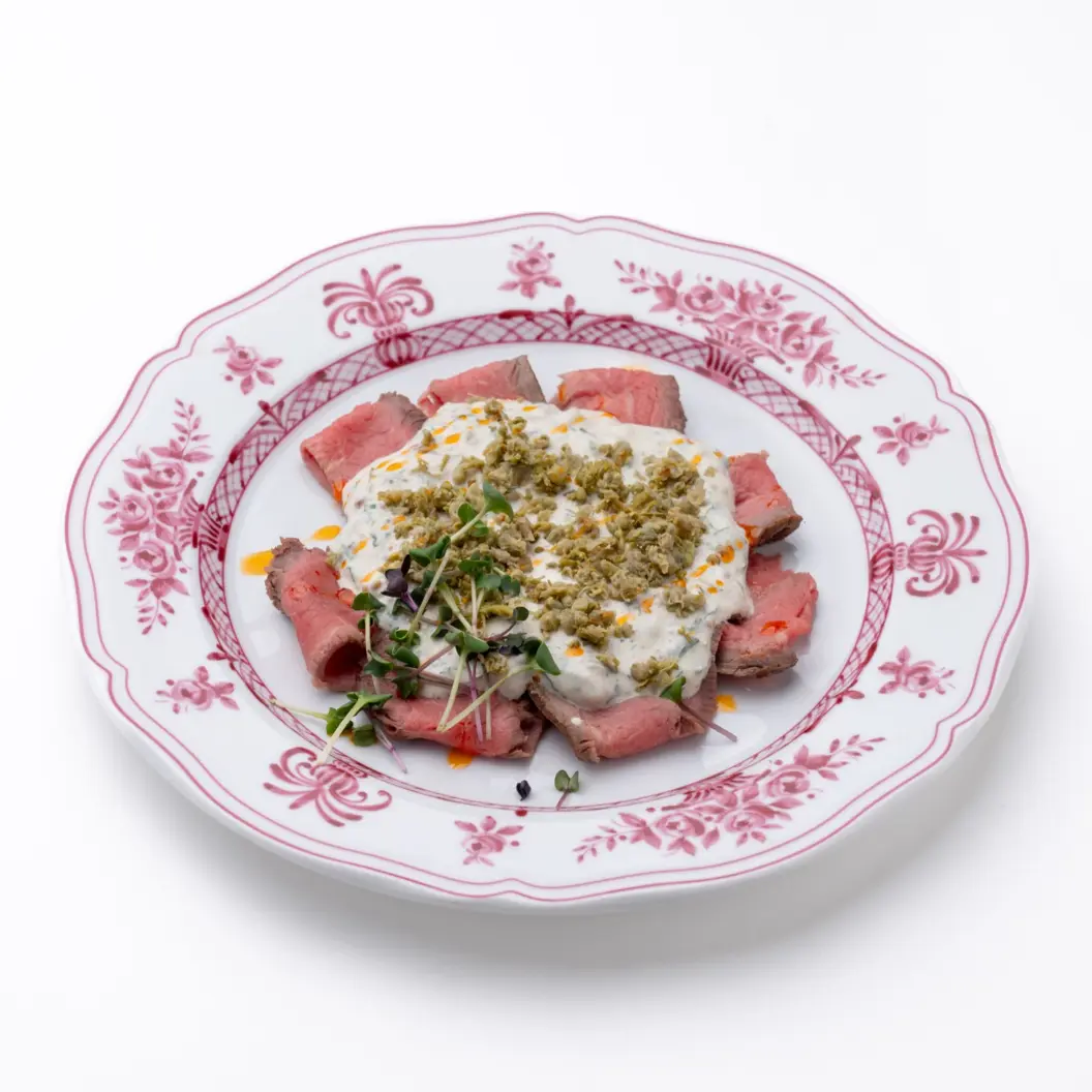 Нино играет в домино: Ростбиф в соусе цахтон