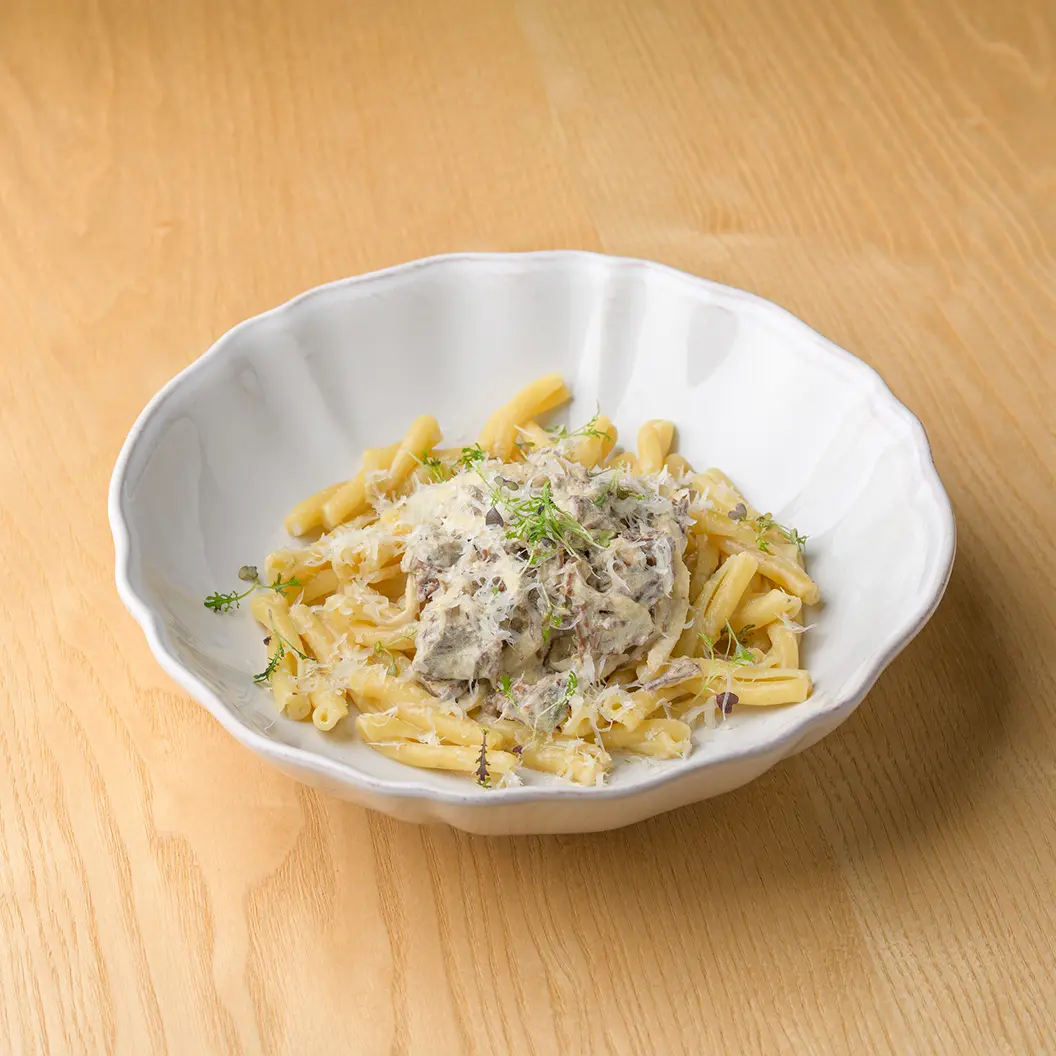 Кофе Семь: Казаречче с томленой говядиной, вешенками в соусе сливочный карри