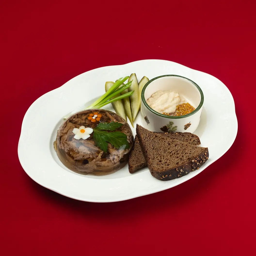 Сыр Бор: Заливное с рваной телятиной