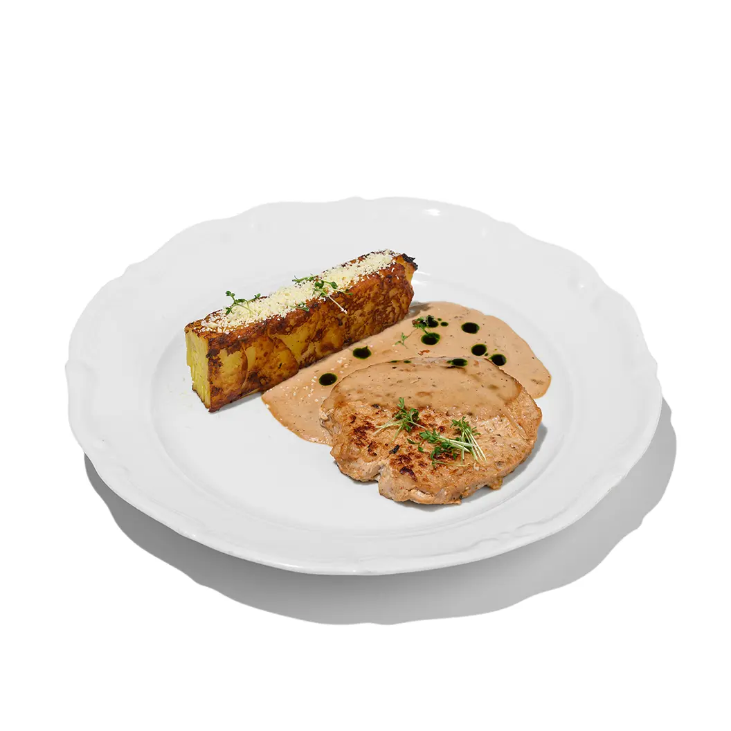 Frensis: Корейка с картофельным гратеном и мясным соусом