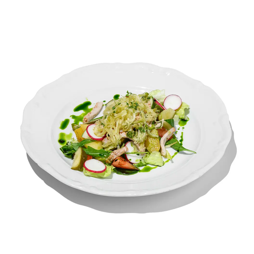 Frensis: Салат со свининой, зеленой редькой и соусом айоли