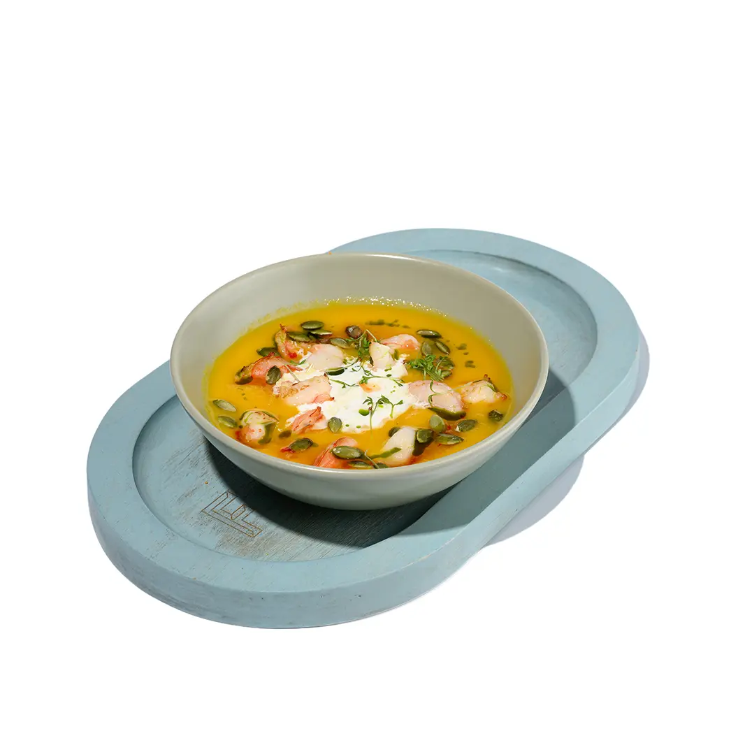 Frensis: Тыквенный крем-суп со страчателлой и креветками