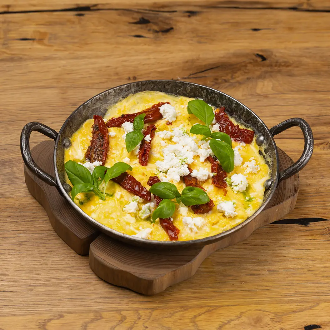 Сыр Бор: Омлет с вяленными томатами и рикоттой