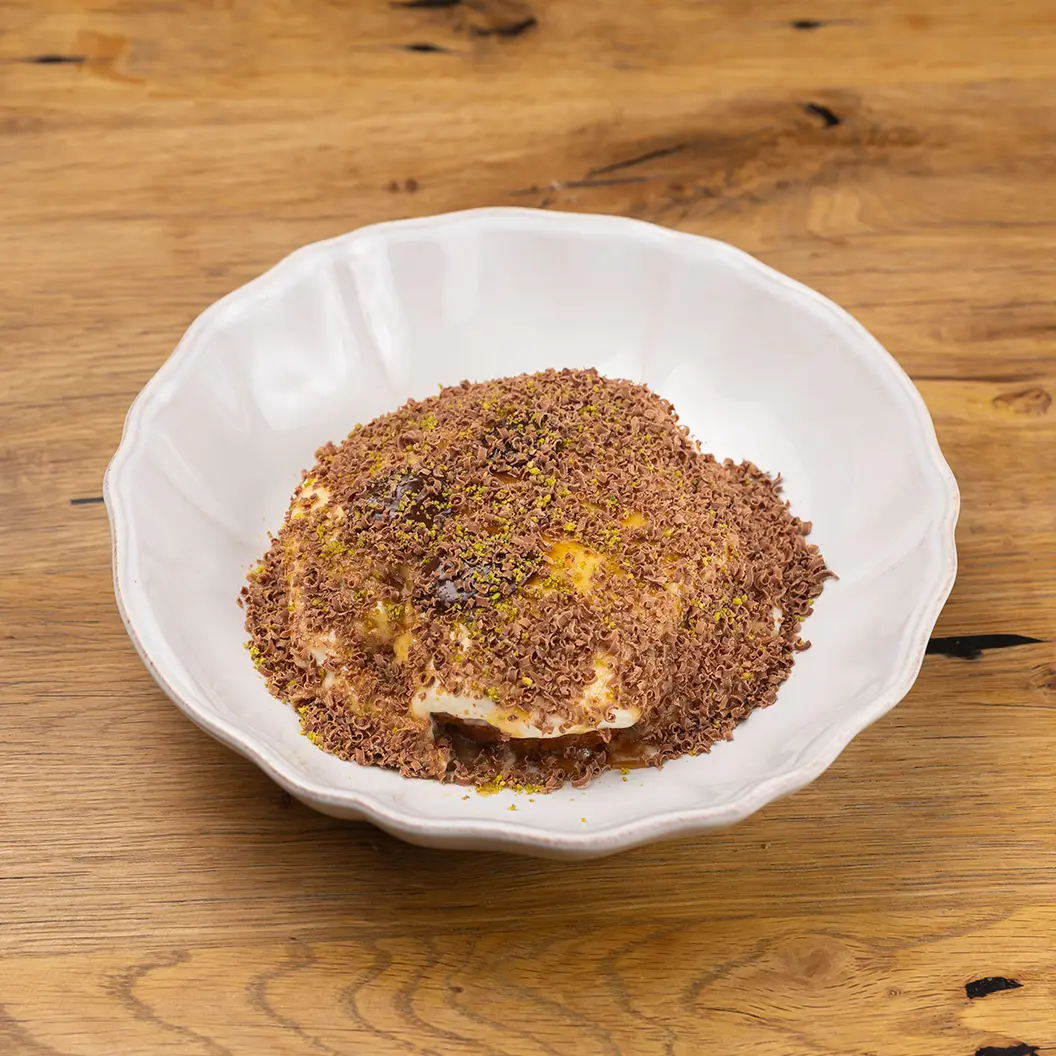 Сыр Бор: Синнабон с шоколадным кремом и орехами