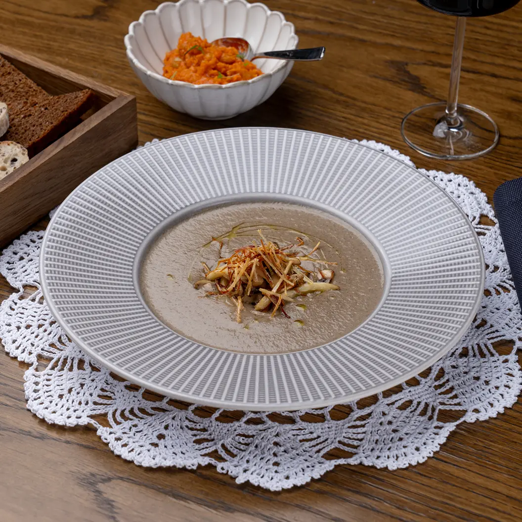 Вино и Мясо: Крем-суп из белых грибов с чипсами из лука-порей