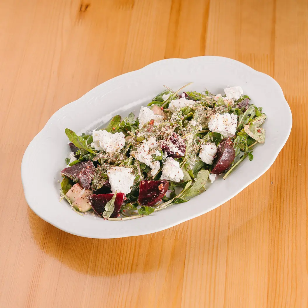 Луна и Черепаха: Салат с печеной свеклой и соусом малиновый винегрет