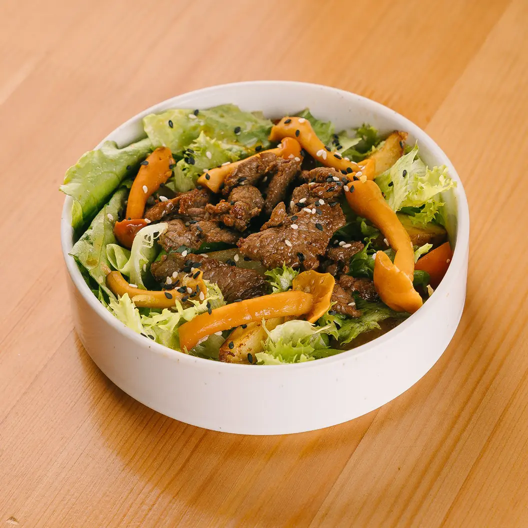 Луна и Черепаха: Теплый салат с говядиной