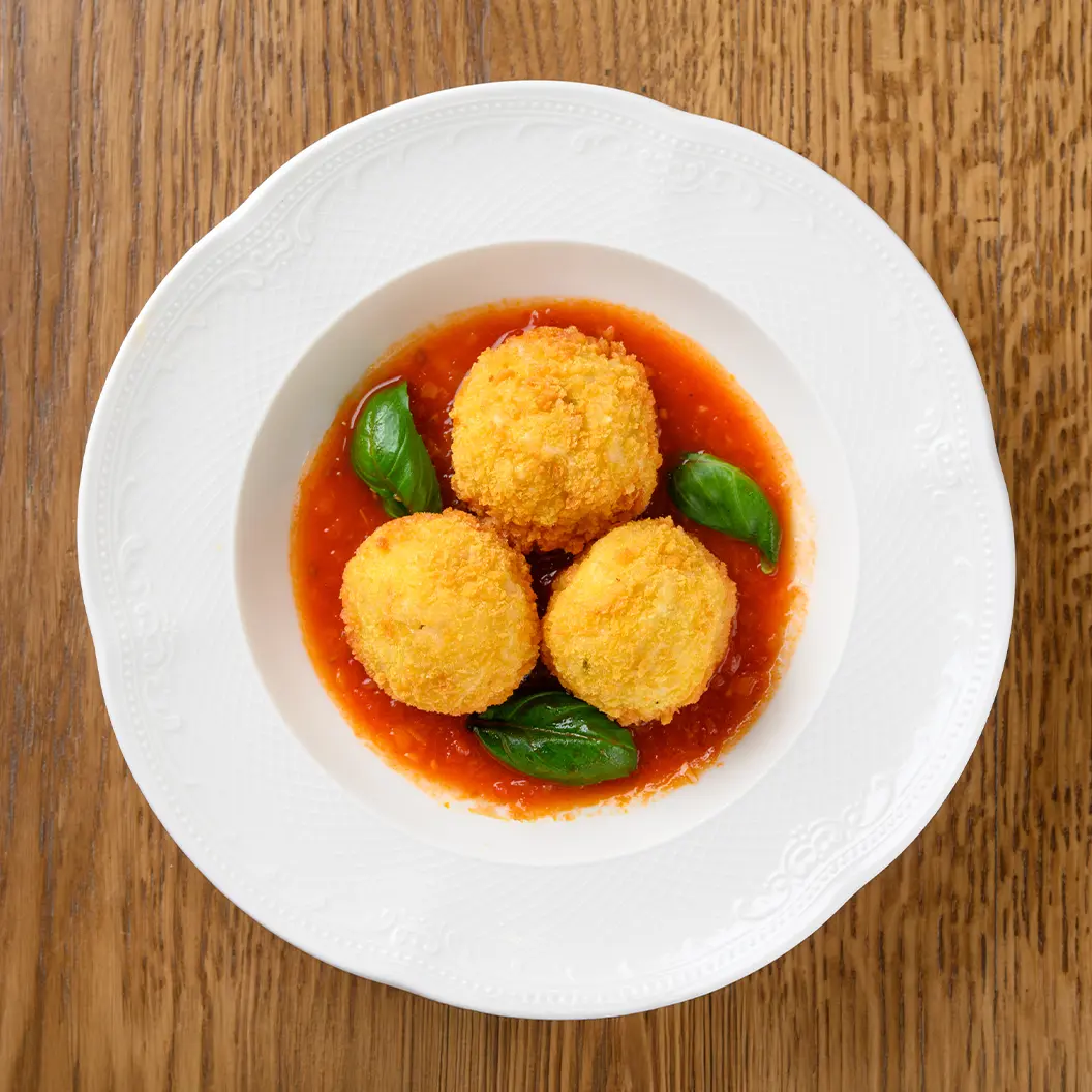 Сыр Бор: Аранчини с треской и томатным соусом