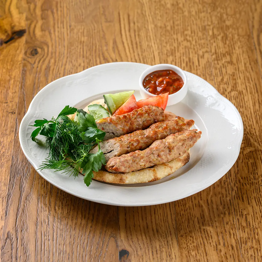 Сыр Бор: Кебаб из утки с фокаччей и овощами