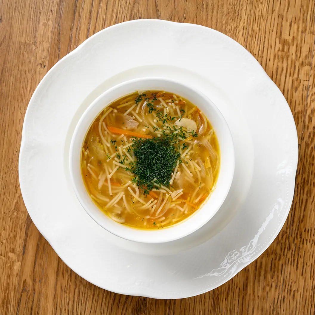 Сыр Бор: Суп с курицей, домашней лапшой и грибами