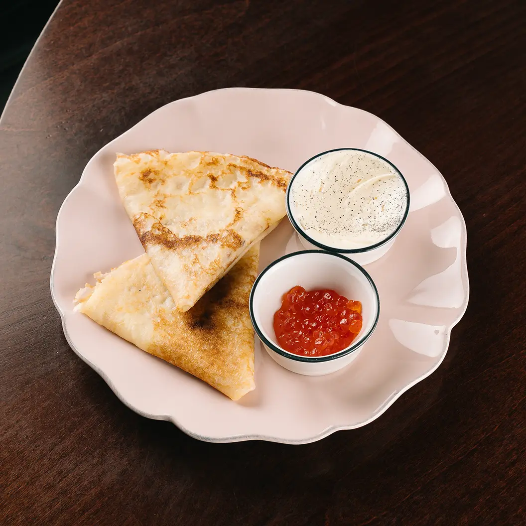 Пряный Кролик: Блины с красной икрой и взбитым маслом