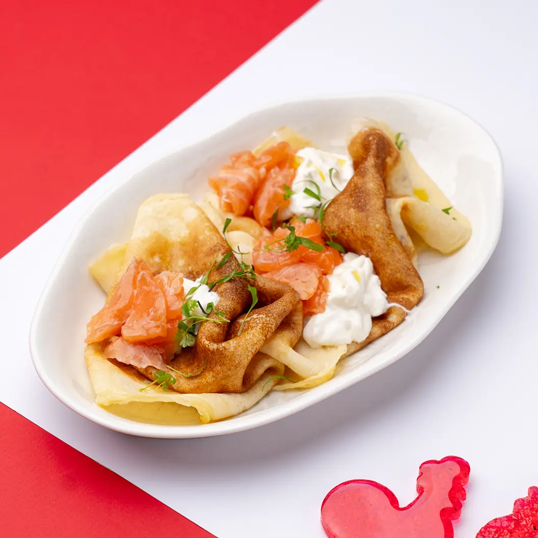 Луна и Черепаха: Блины с семгой и страчателлой