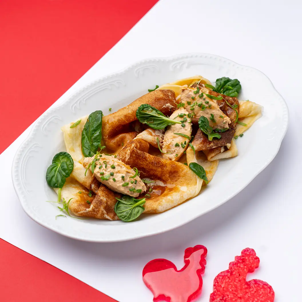 Луна и Черепаха: Блины с рийетом из тунца и цитрусовым понзу