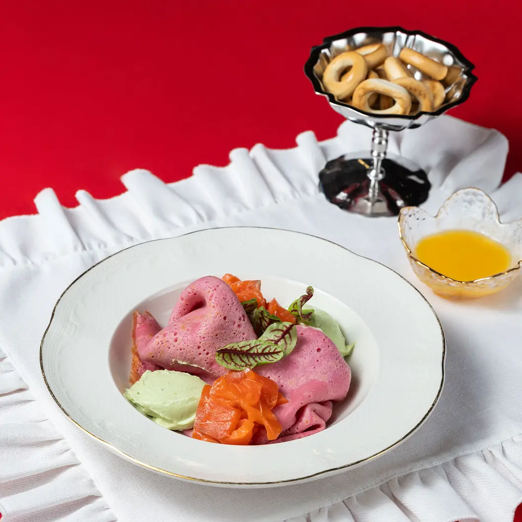 Нино играет в домино: Блины с форелью и кремом из авокадо