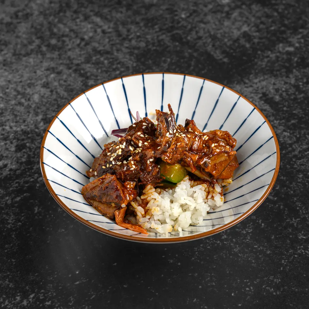 MINBO: Донбури с острой говядиной