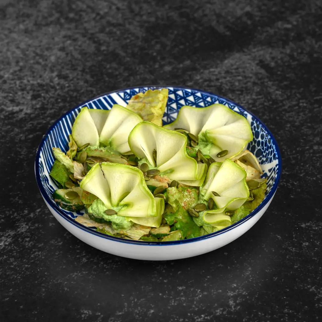 MINBO: Грин салат с семечками и арахисовым соусом