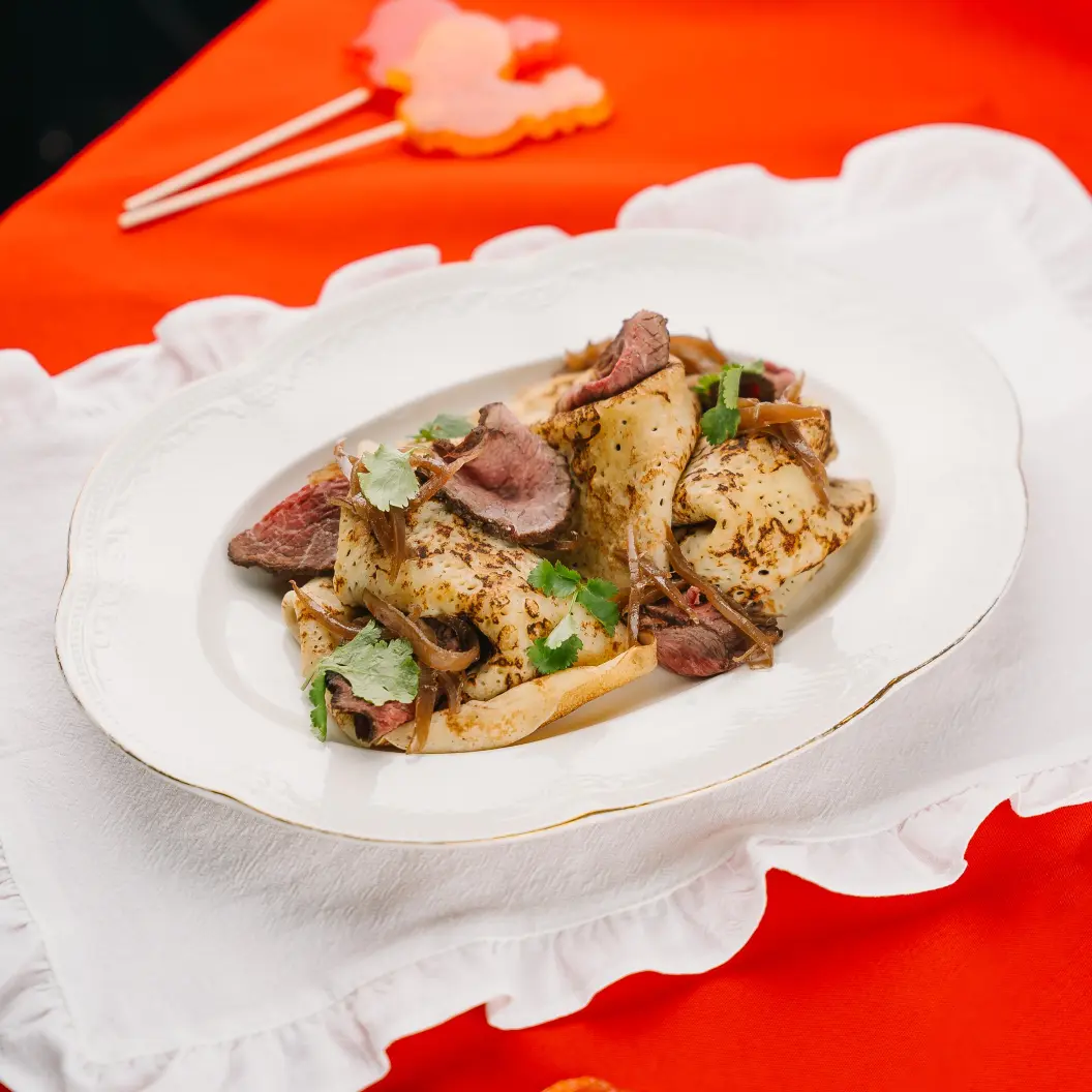 Ронни Дайнер: Блины с ростбифом и пряным луком