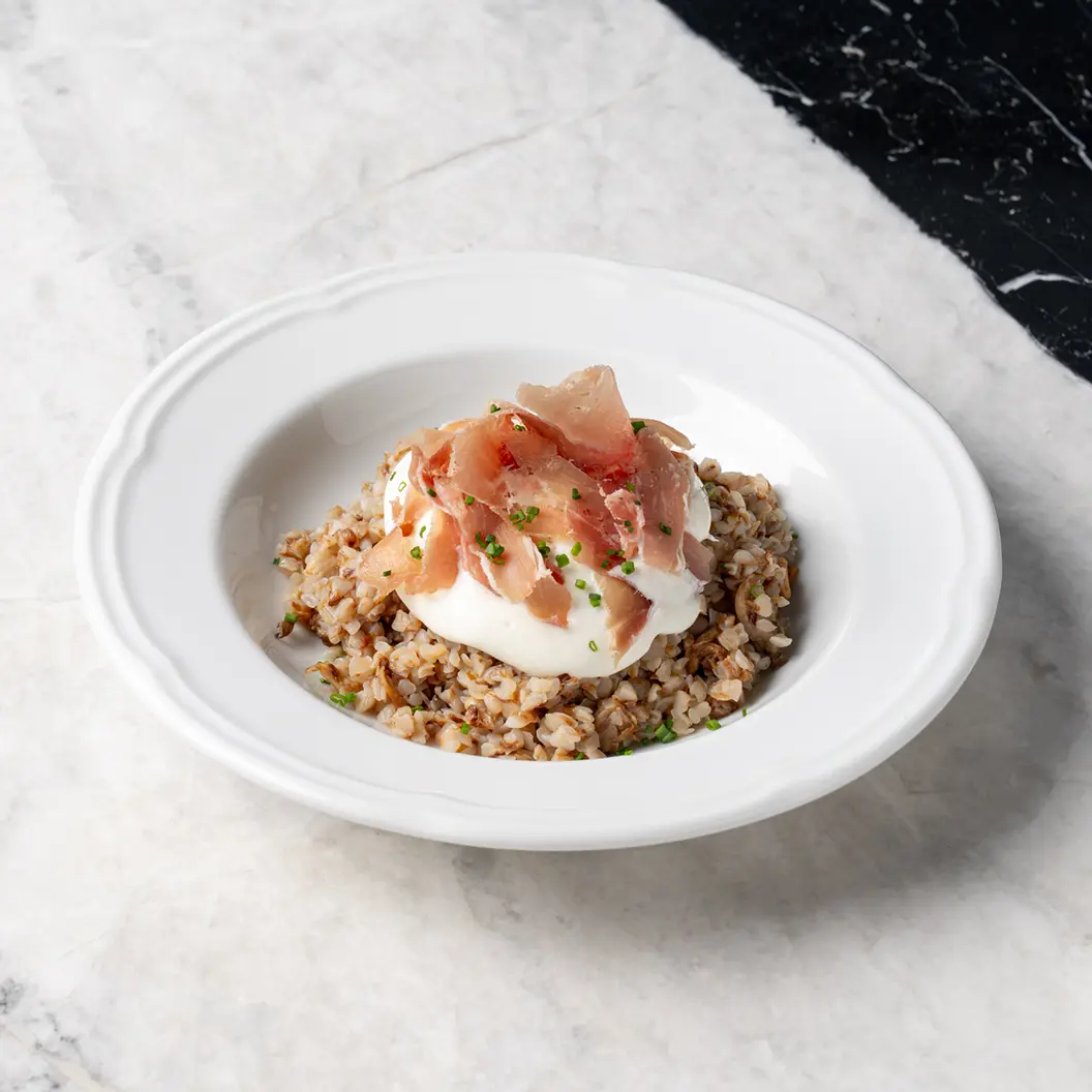 Пижоны: Гречневая каша с пармской ветчиной и муссом пармезан