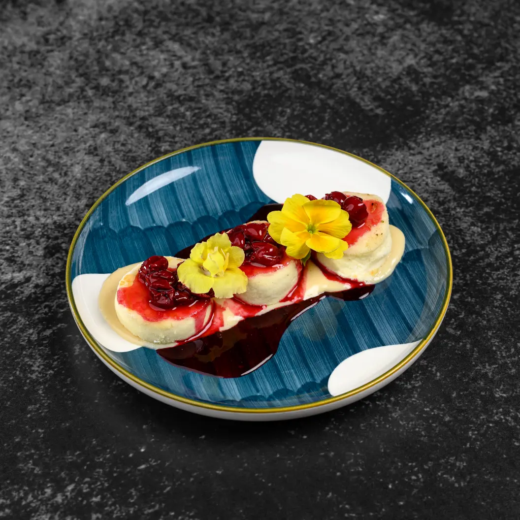 MINBO: Сырники с вишней и заварным кремом