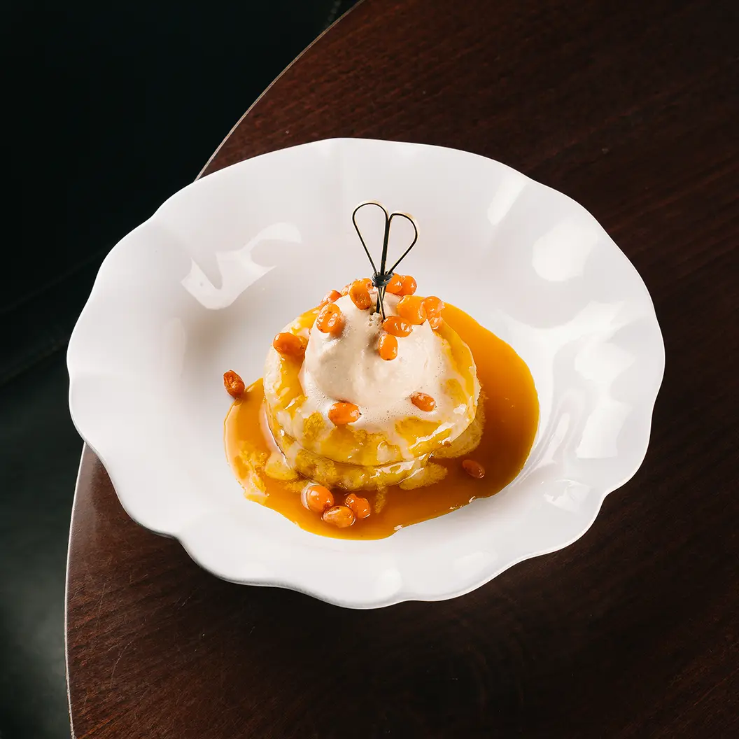 Пряный Кролик: Табани с облепиховым курдом и кофейным джелато