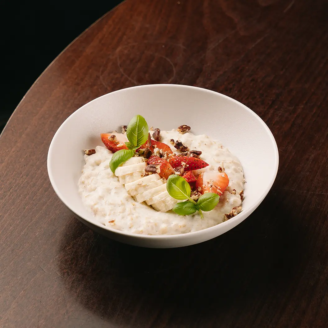 Пряный Кролик: Овсяная каша с бананом и орехом пекан