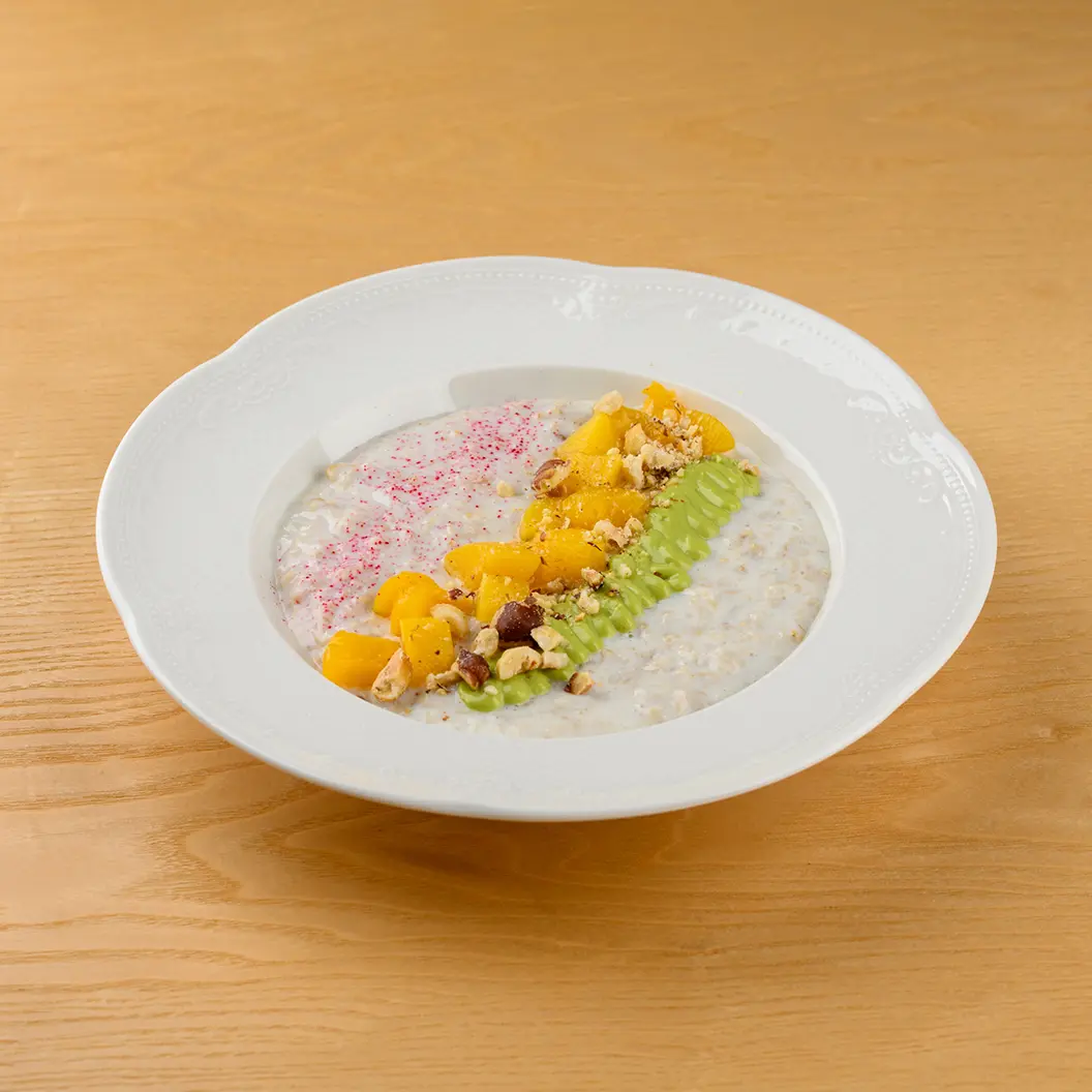 Кофе Семь: Овсяная каша с фисташковым кремом и персиками