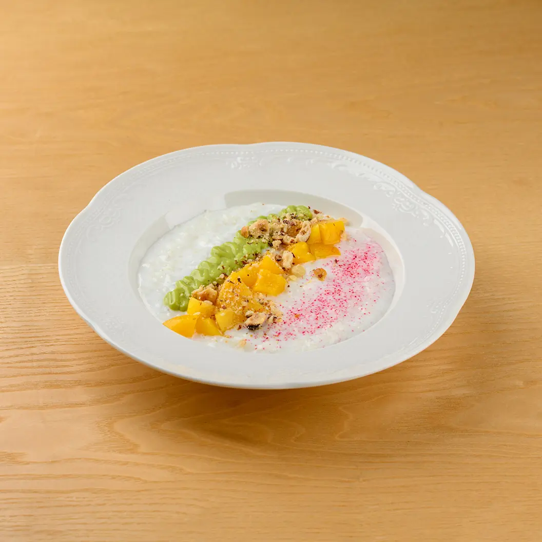Кофе Семь: Рисовая каша с фисташковым кремом и персиками