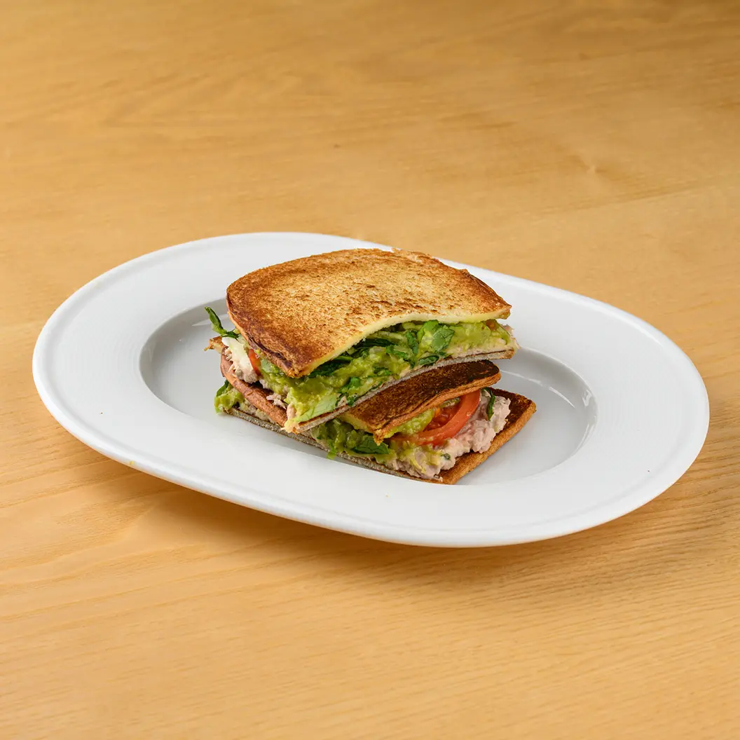 Кофе Семь: Сэндвич хлебец с тунцом и гуакамоле