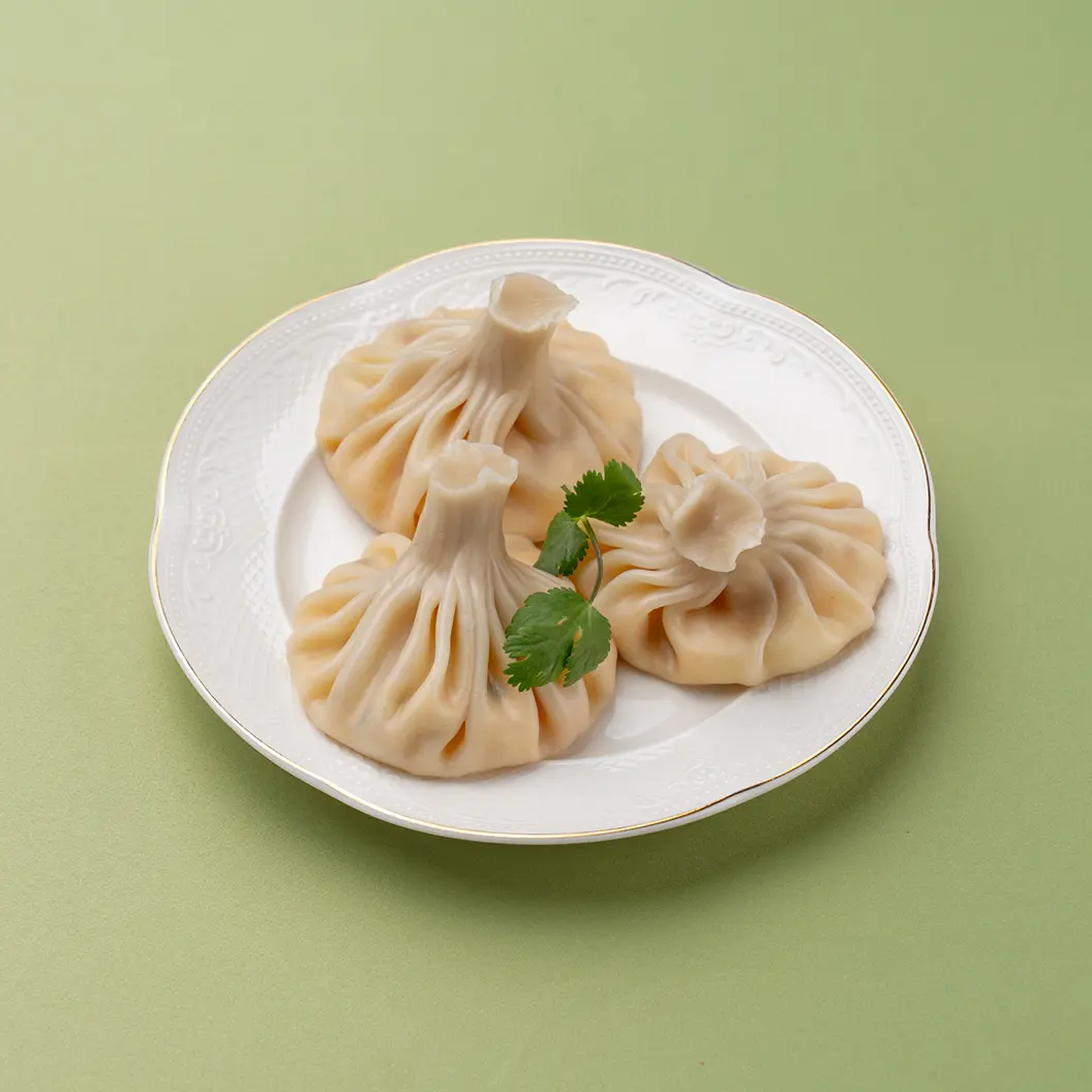 Нино играет в домино: Хинкали с сыром и томатами