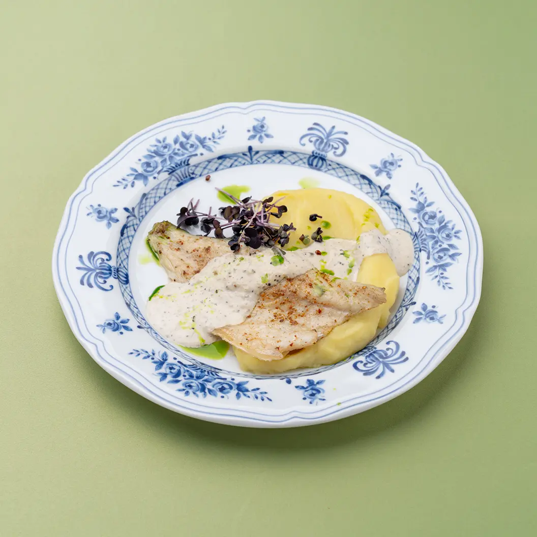 Нино играет в домино: Печеный сибас с картофельным пюре