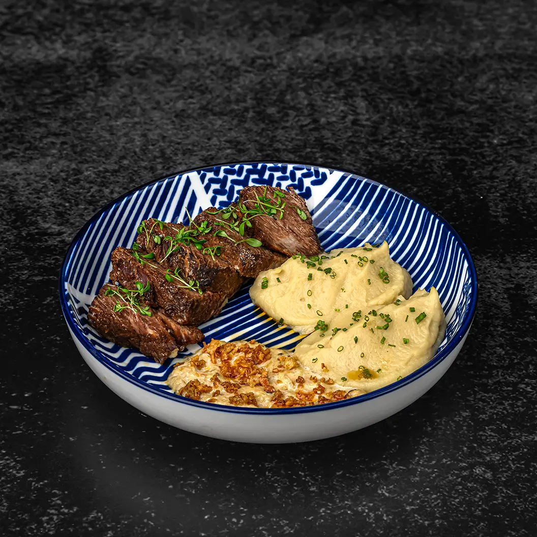 MINBO: Говяжий брискет с пюре из корня сельдерея