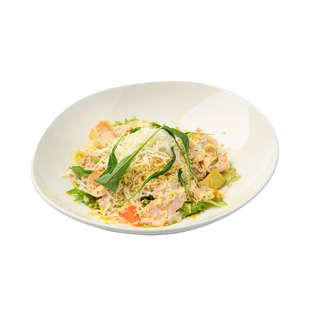 Мама Пицца: Салат с курицей, яблоками и ореховым соусом